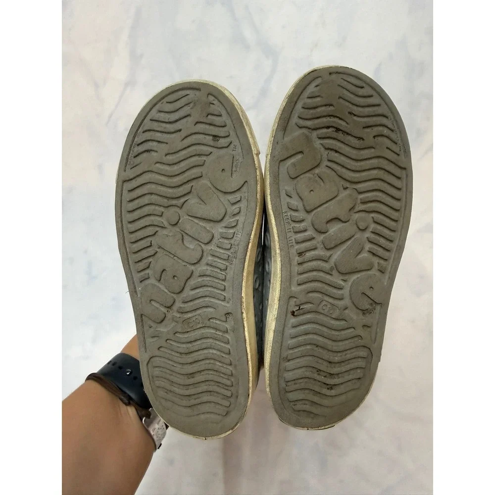NATIVE $35 Jefferson Unisex Kids Size 10 Gray White Waterproof Slip On Shoes